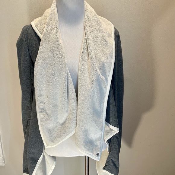 Lululemon Presence Of Mind Fleece Jacket in Polar Cream / Gray - Picture 7 of 12